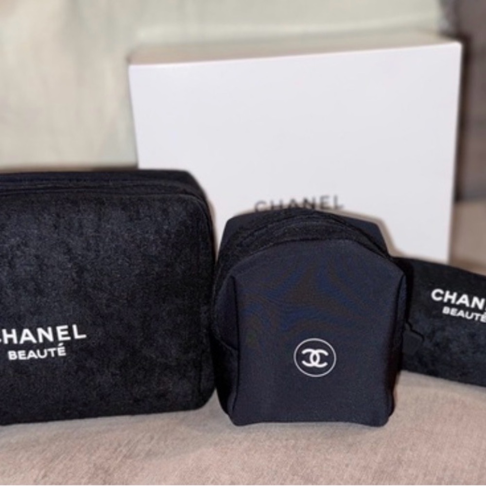 ❌FLASH SALE❌.  Chanel Beauté Neon Cosmetic Bag Trio GWP